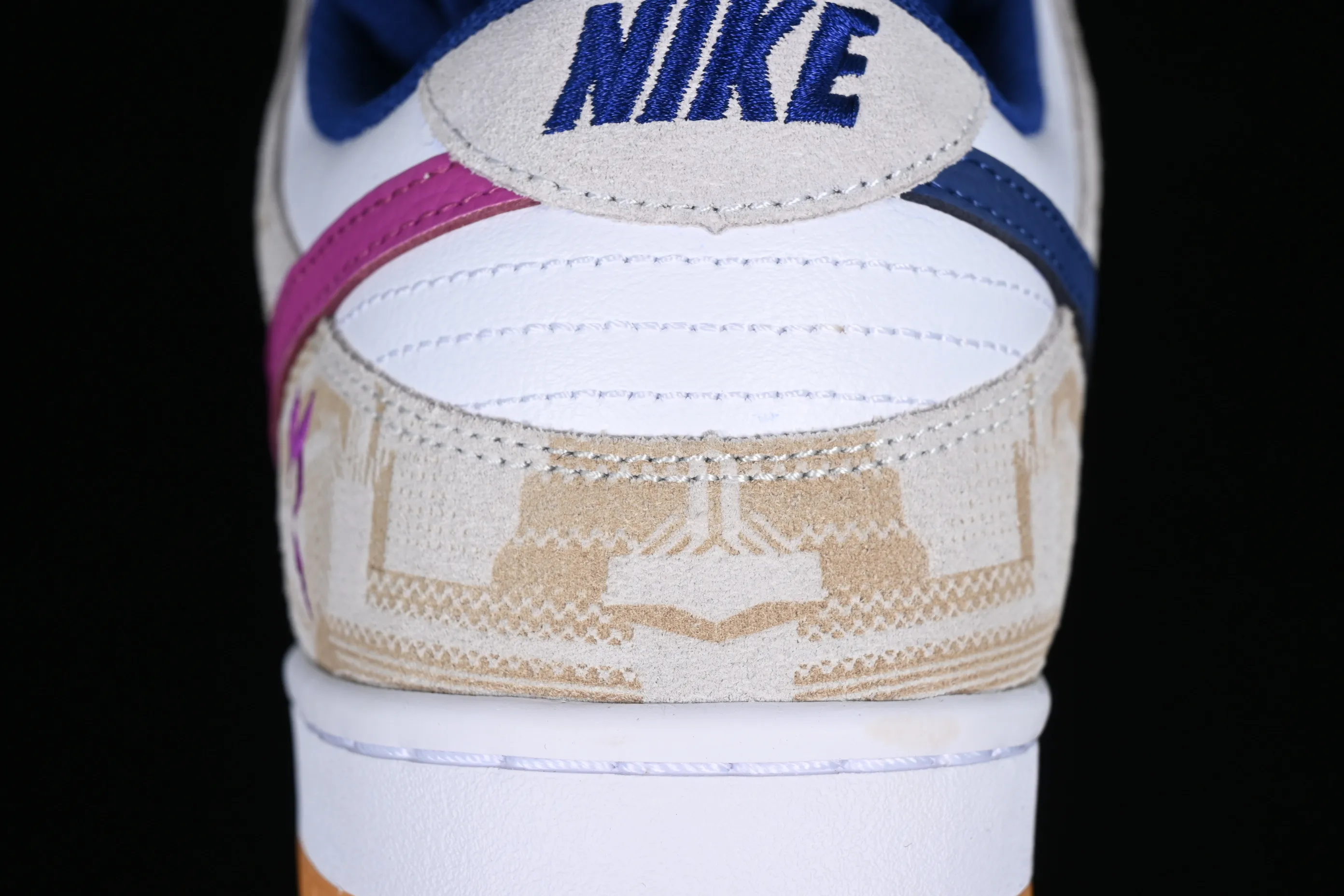 All Categories Nk SB Dunk Series Nk SB Dunk Low Low-top sneakers C version Rayssa Leal x Nk SB Dunk Low Brazilian skateboarding goddess joint model SB low-top casual sneakers FZ5251-001
